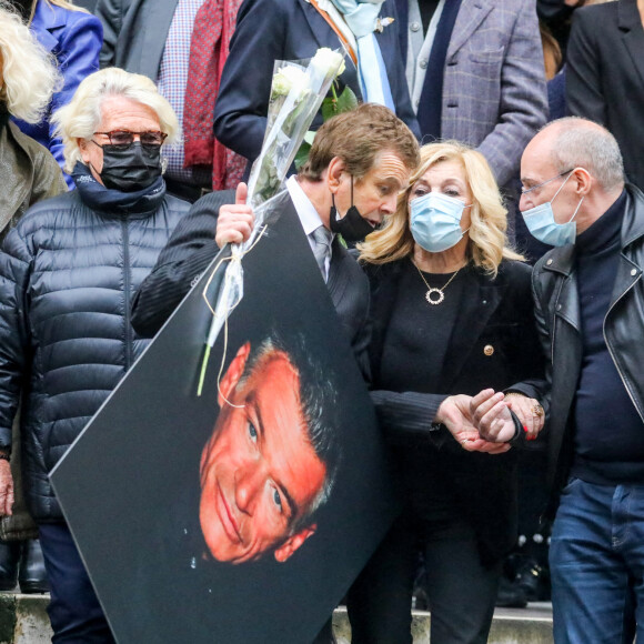 Brigitte Fossey, Véronique de Villèle, Nicoletta, Gilles Muzas - Sorties des obsèques du danseur Patrick Dupond en l'église Saint-Roch à Paris. Le 11 mars 2021.