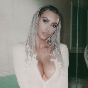 Les tresses de Kim Kardashian avaient déclenché une polémique sur l'appropriation culturelle. Photo par Marcus Hyde. Janvier 2018.