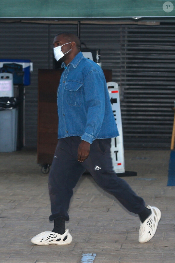 Exclusif - Kanye West est allé déjeuner au restaurant Nobu de Malibu à Los Angeles pendant l'épidémie de coronavirus (Covid-19), le 5 octobre 2020