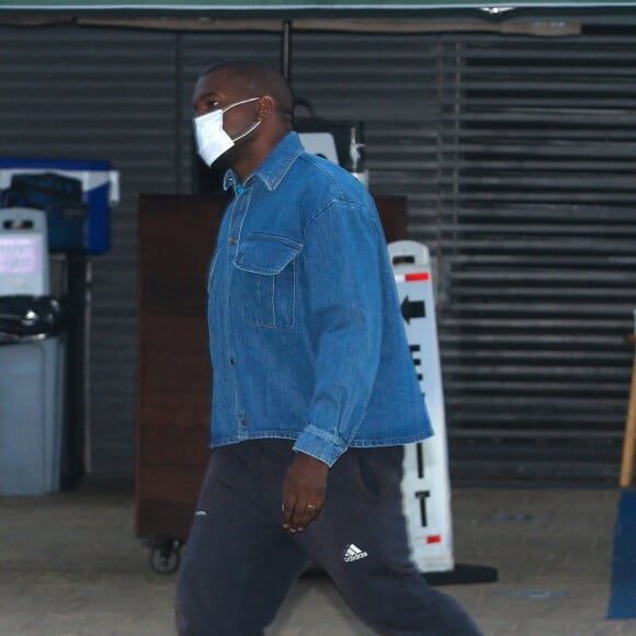 Exclusif - Kanye West est allé déjeuner au restaurant Nobu de Malibu à Los Angeles pendant l'épidémie de coronavirus (Covid-19), le 5 octobre 2020