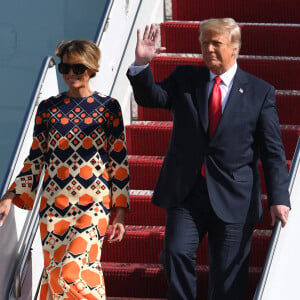 Donald Trump et sa femme Melania débarquent à l'aéroport international de Palm Beach, le 20 janvier 2021.