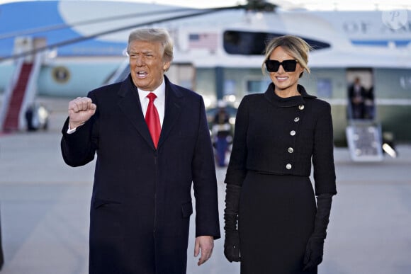 Donald Trump et sa femme Melania arrivent sur la base Andrews, après avoir quitté la Maison Blanche à Washington avant l'investiture du nouveau président. Le 20 janvier 2021.