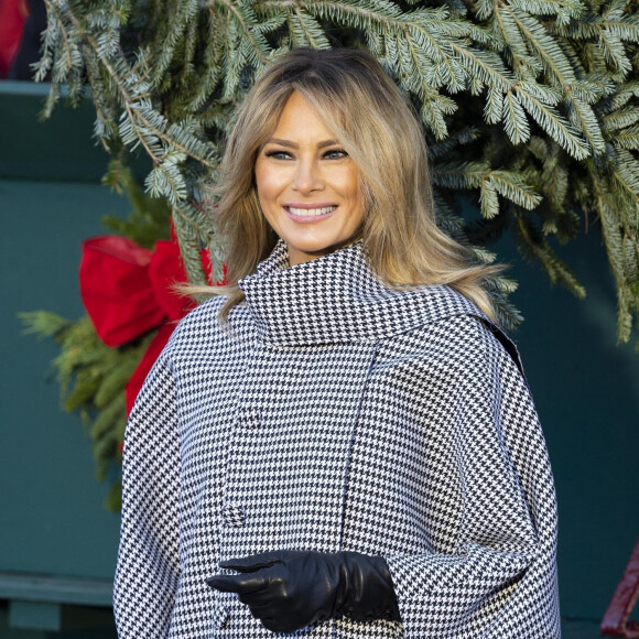 L'ex-première Dame Melania Trump reçoit pour la dernière fois le sapin de Noël à la Maison Blanche à Washington, le 23 novembre 2020.