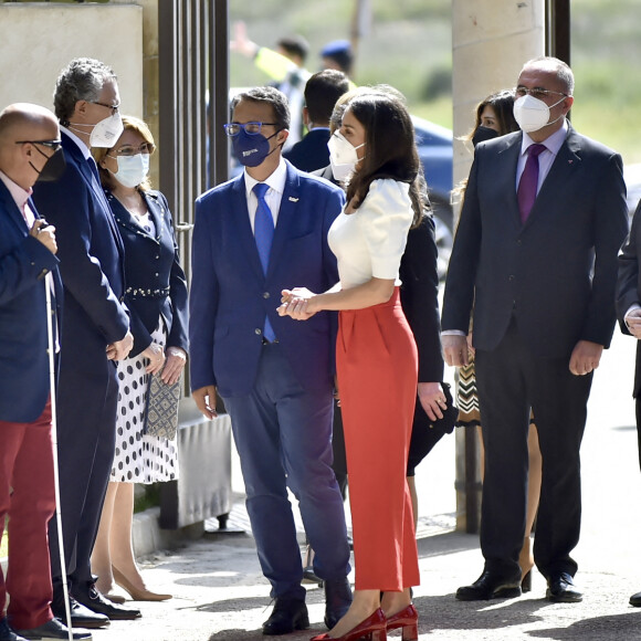 La reine Letizia d'Espagne arrive à la cérémonie d'ouverture du VIe Congrès éducatif sur les maladies rares à Totana, le 30 avril 2021.