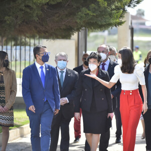 La reine Letizia d'Espagne arrive à la cérémonie d'ouverture du VIe Congrès éducatif sur les maladies rares à Totana, le 30 avril 2021.