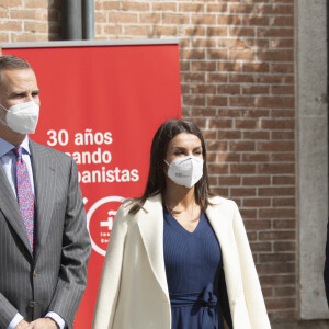 Le roi Felipe VI et la reine Letizia d'Espagne assistent à la célébration de la Journée internationale du livre à l'Institut Cervantes à Alcala de Henares, Espagne, le 23 avril 2021.