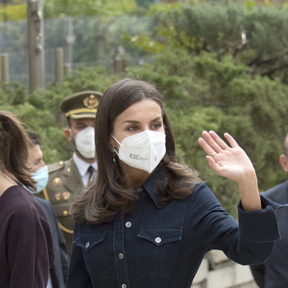 La reine Letizia d'Espagne assiste à la présentation du rapport "Groupe de travail sur le rôle des femmes dans l'internationalisation de l'économie espagnole", à Madrid , Espagne, le 16 avril 2021.
