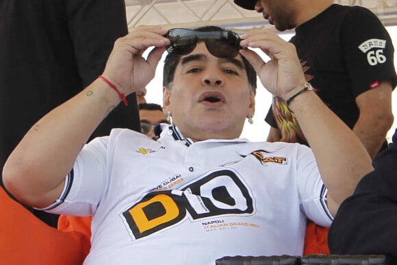 Diego Maradona assiste à la course de bateaux UIM XCAT World Series à Naples le 26 mai 2014. © Inside / Panoramic / Bestimage