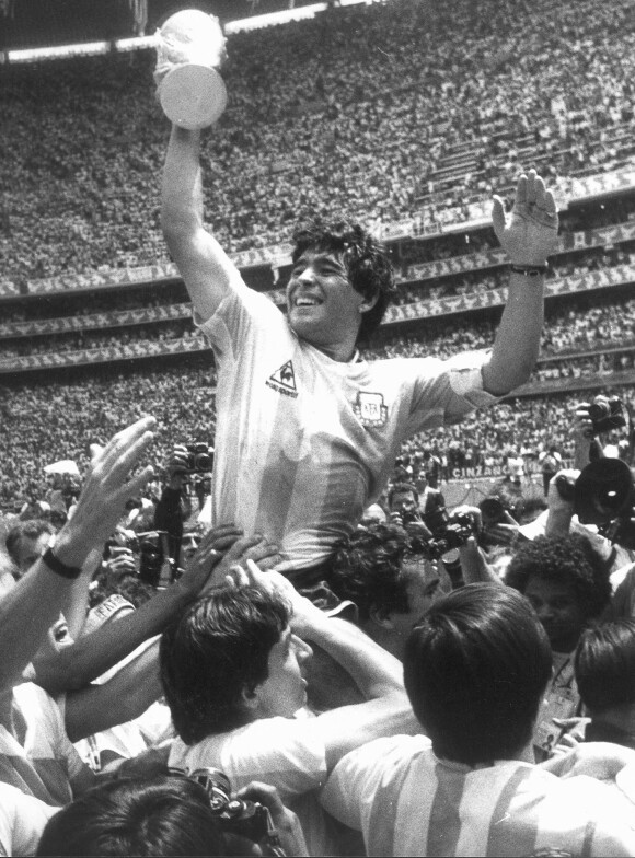 Diego Armando Maradona - Coupe du monde - Trophee - hauteur triomphe joie . © FEP / Panoramic / Bestimage