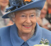 La reine Elisabeth II d'Angleterre arrive en train à Hull dans le cadre d'une visite sur le thème "City of Culture" le 16 novembre 2017. 