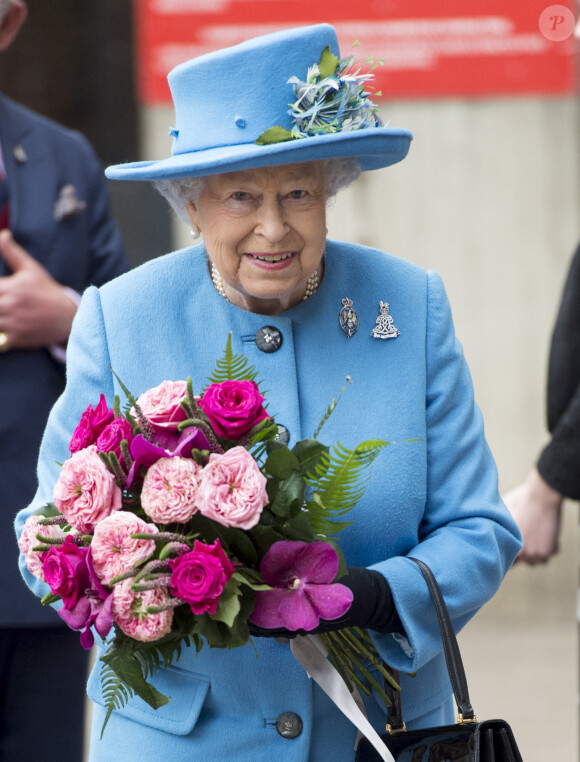 La reine Elisabeth II d'Angleterre en visite au régiment de cavalerie montée à Hyde Barracks à Londres. Le 24 octobre 2017