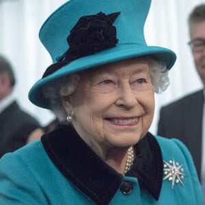 La reine Elisabeth II d'Angleterre lors du 20ème anniversaire de la mise en service de la frégate HMS Sutherland à Londres. Le 23 octobre 2017