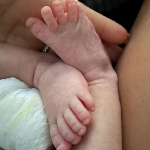 Christina Milian et les pieds de son fils, Kenna. Mai 2021.