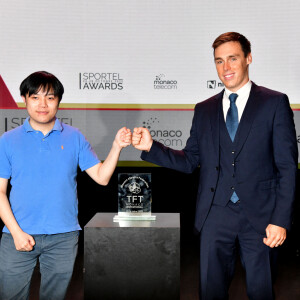 Louis Ducruet, le nouveau président de Monaco eSports Federation - Zididi, le gagnant du tournoi "TFT Monaco Invitational by Shaunz", en partenariat avec la Monaco Esports Federation au Grimaldi Forum, dans le cadre du Sportel à Monaco le 26 octobre 2020. C'est le jouer Zididi qui a remporté ce tournoi, à la surprise générale, battant ainsi le champion du monde de la catégorie "Double61". © Bruno Bebert / Bestimage