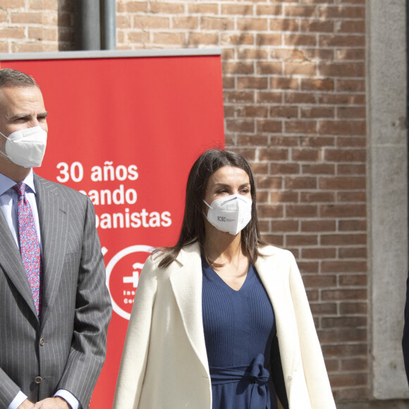 Le roi Felipe VI et la reine Letizia d'Espagne assistent à la célébration de la Journée internationale du livre à l'Institut Cervantes à Alcala de Henares, Espagne, le 23 avril 2021.