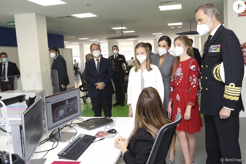 Le roi Felipe VI d'Espagne, la reine Letizia d'Espagne, La princesse Leonor et L'infante Sofia d'Espagne - La famille royale d'Espagne assiste au lancement du sous-marin S-81 'Isaac Peral' à Carthagène, Espagne, le 22 avril 2021.