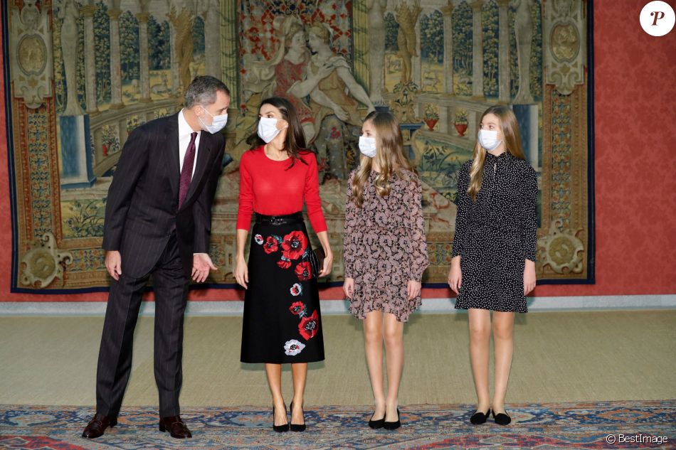 Le roi Felipe VI et la reine Letizia d'Espagne, la princesse Leonor, l'infante Sofia d'Espagne - Réunion du conseil d'administration de la Fondation Princesse de Gérone au Palais El Pardo. Madrid, le 11 décembre 2020.