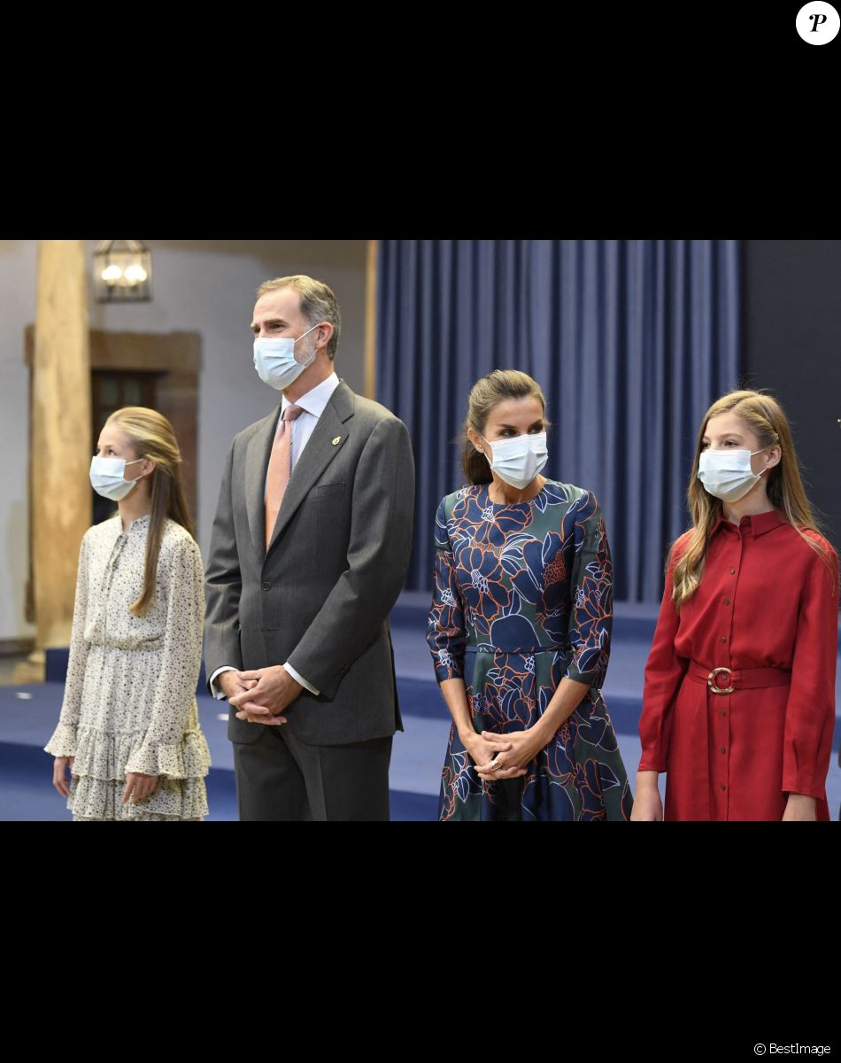 La Princesse Leonor, Le roi Felipe VI et la reine Letizia d'Espagne et l'Infante Sofia d'Espagne - La famille royale d'Espagne rencontre les lauréats lors de la cérémonie "Princess of Asturias Awards" à l'hôtel de La Reconquista à Oviedo, le 16 octobre 2020.