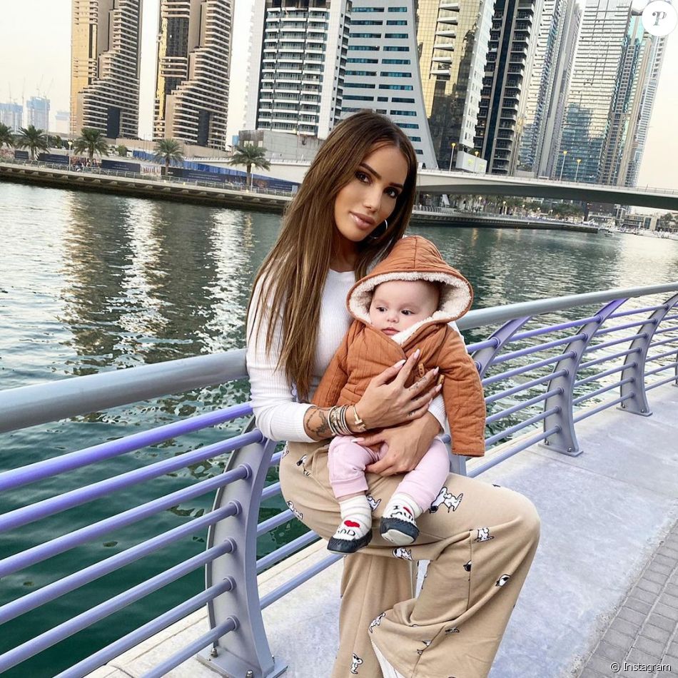 Manon Marsault avec sa fille Angelina, janvier 2021