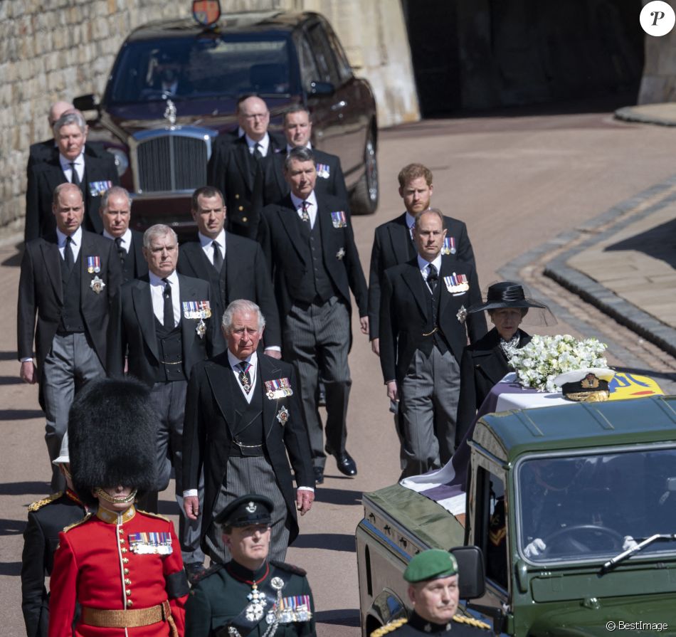 Le prince Charles, prince de Galles, la princesse Anne, le prince Andrew, duc d'York, le prince Edward, comte de Wessex, le prince William, duc de Cambridge, Peter Phillips, le prince Harry, duc de Sussex, David Armstrong-Jones, comte de Snowdon, Sir Timothy Laurence - Arrivées aux funérailles du prince Philip, duc d'Edimbourg à la chapelle Saint-Georges du château de Windsor, le 17 avril 2021.