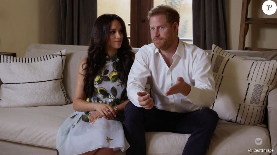 Le prince Harry et Meghan Markle (Robe Oscar de la Renta), duc et duchesse de Sussex, font leur première apparition en podcast sur Spotify depuis l'annonce de la deuxième grossesse de Meghan le 22 février 2021.