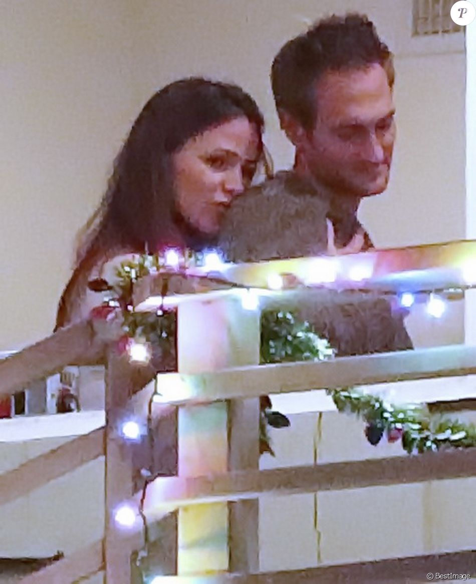 Exclusif - Jennifer Garner et son compagnon John Miller se retrouvent en amoureux à Los Angeles le 7 janvier 2019.