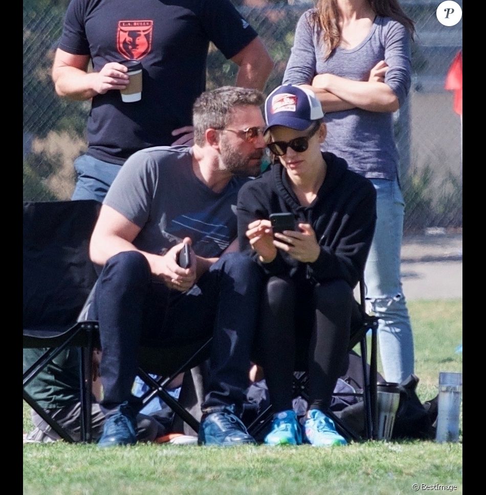 Ben Affleck et Jennifer Garner sont allés voir le match de football de leurs filles Seraphina et Violet à Brentwood, le 11 mai 2019.