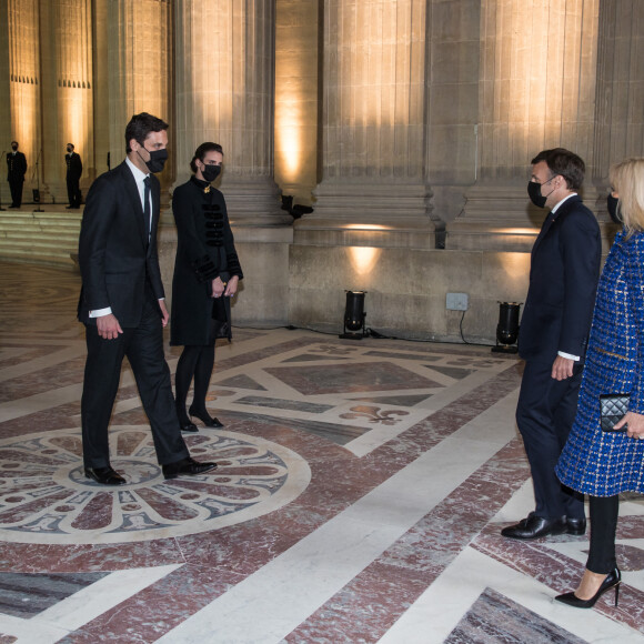 Le prince Jean-Christophe Napoléon et son épouse la princesse Olympia von und zu Arco-Zinneberg accueillent le président français Emmanuel Macron et son épouse Brigitte Macron avant une cérémonie pour commémorer le bicentenaire de l'empereur français Napoléon Bonaparte sous le dôme de la cathédrale Saint-Louis à l'Hôtel National des Invalides à Paris, France, 5 mai 2021. © Christophe Petit-Tesson / Pool / Bestimage