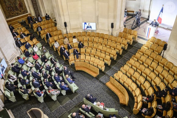 Le président français Emmanuel Macron commémore le bicentenaire de la mort de Napoléon à l'Institut de France, le 5 mai 2021 à Paris.