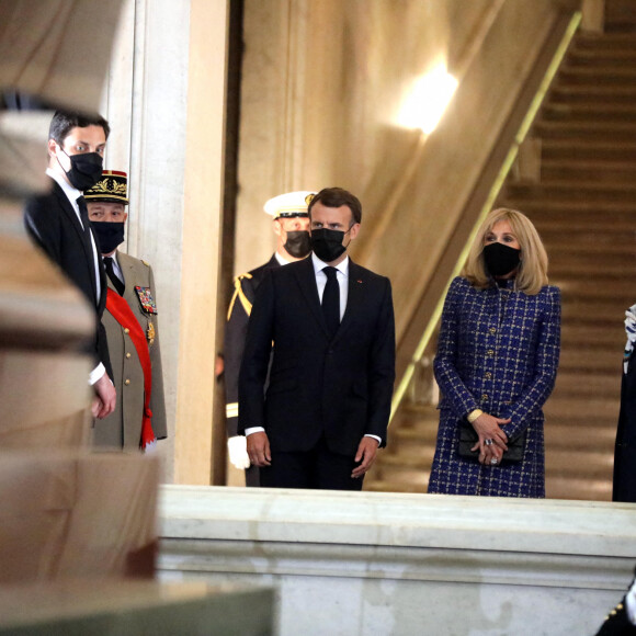 Le président de la République Emmanuel Macron et sa femme Brigitte - Commémoration du bicentenaire de la mort de Napoléon 1er aux Invalides à Paris. Le 5 mai 2021 © Dominique Jacovides / Bestimage