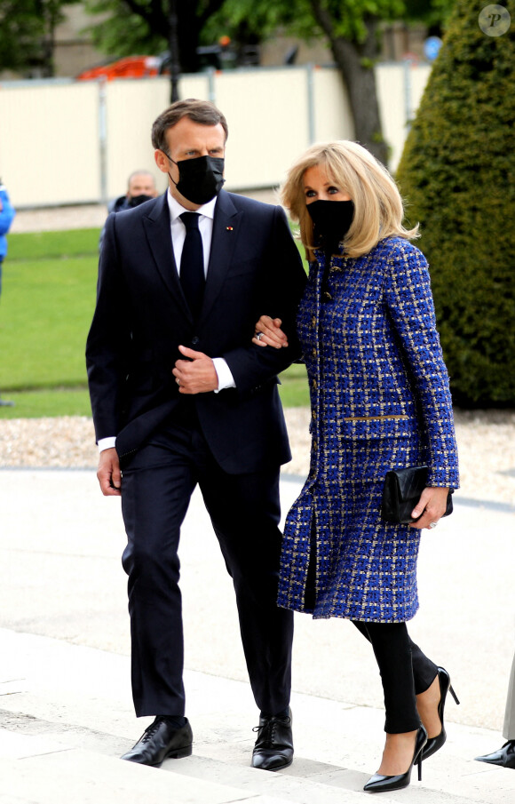 Le président de la République Emmanuel Macron et sa femme Brigitte - Commémoration du bicentenaire de la mort de Napoléon 1er aux Invalides à Paris. © Dominique Jacovides / Bestimage