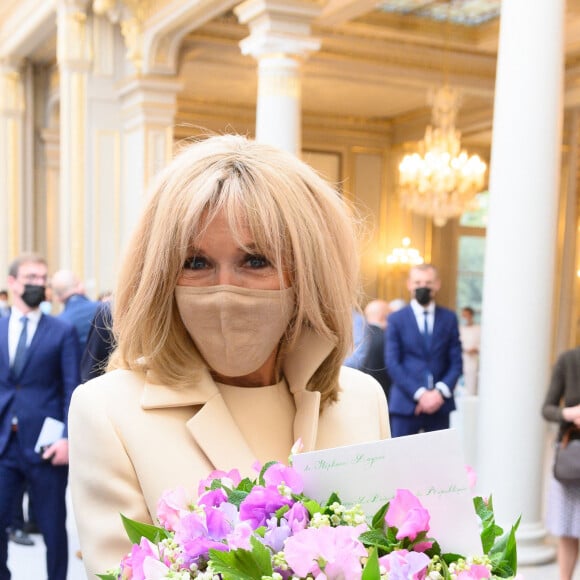 La Première dame Brigitte Macron lors de la traditionnelle cérémonie du muguet du 1er Mai au palais de l'Elysée à Paris, France, le 1er 2021. © Jacques Witt/Pool/Bestimage