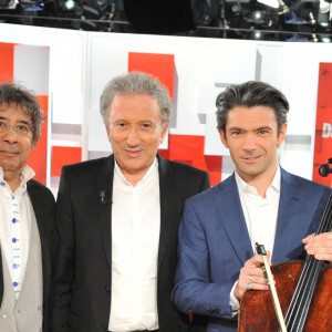 Exclusif - Laurent Luyat, Laurent Voulzy, Michel Drucker, Gautier Capuçon et Alex Vizorek - Enregistrement de l'émission "Vivement Dimanche prochain" présentée par M.Drucker et diffusée le 9 mai 2021 sur France 2. Le 22 avril 2021 © Guillaume Gaffiot / Bestimage 