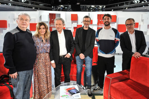 Exclusif - Dominique Besnehard, Julie Zenatti, Michel Drucker, Florian Gazan, Jérémy Frérot et Emmanuel Chaunu - Enregistrement de l'émission "Vivement Dimanche" présentée par M.Drucker et diffusée le 9 mai 2021 sur France 2. Le 20 avril 2021 © Guillaume Gaffiot / Bestimage  Exclusive - No Web No Blog pour Belgique et Suisse 