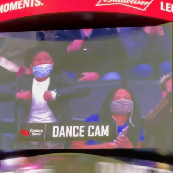 M. Pokora, Christina Milian et sa fille Violet sur la Dance Cam du Staples Center, lors du match de NBA opposant les Los Angeles Lakers aux Los Angeles Clippers. Le 6 mai 2021.