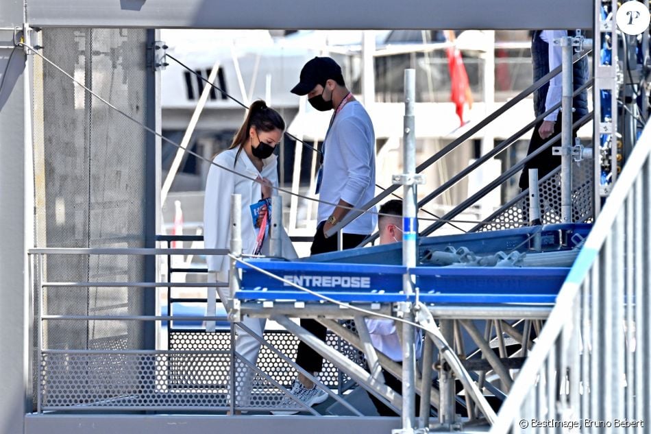 Iris Mittenaere et son compagnon Diego El Glaoui - People lors de la 4ème édition du E-Prix De Monaco 2021 le 8 mai 2021 © Bruno Bebert / Bestimage