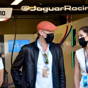 Vincent Cassel, Iris Mittenaere - People lors de la 4ème édition du E-Prix De Monaco 2021 le 8 mai 2021 © Bruno Bebert / Bestimage