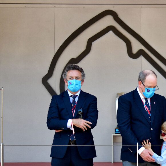 Kaia Rose Wittstock - Alejandro Agag, patron de la formule E, le prince Albert II, le prince Jacques, la princesse Gabriella, Pierre Casiraghi - Le prince Albert II et ses enfants au départ de la 4ème édition du E-Prix De Monaco 2021 le 8 mai 2021. © Bruno Bebert / Bestimage