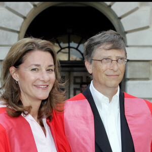 Bill Gates et sa femme Melinda à l'université de Cambrige.