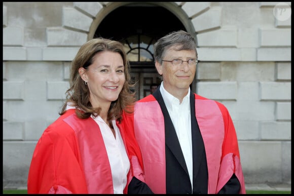 Bill Gates et sa femme Melinda à l'université de Cambrige.