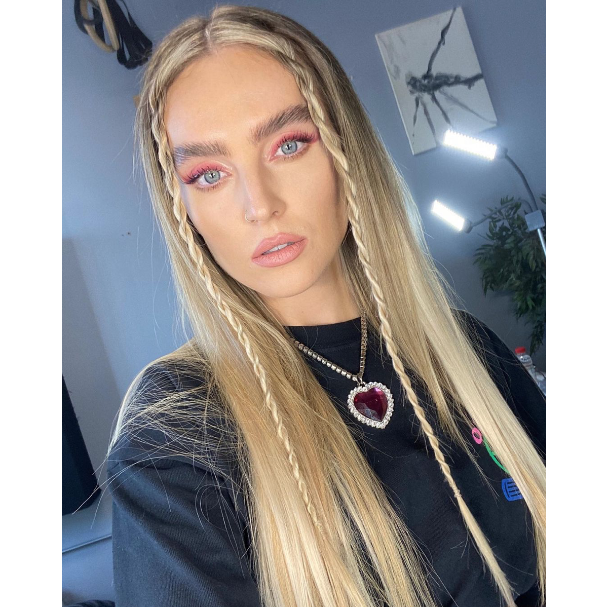 Perrie Edwards ventre de femme enceinte