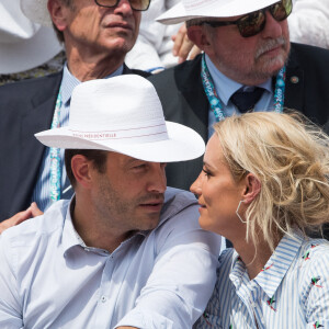 Elodie Gossuin et son mari Bertrand Lacherie dans les tribunes lors des internationaux de tennis de Roland Garros à Paris, France, le 4 juin 2019. © Jacovides-Moreau/Bestimage