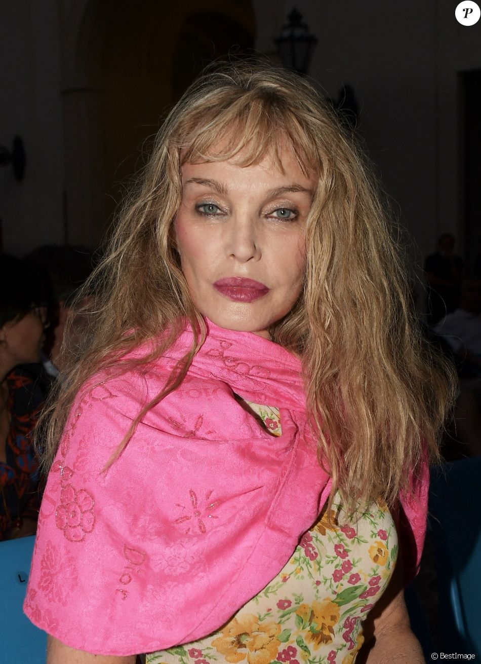 Arielle Dombasle - People à l'évènement "La Milanesiana 2020 - The Colors of our Life" à Milan, le 27 juillet 2020.