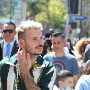 Christina Milian, et son compagnon M Pokora font la promotion de la marque "Beignet Box" de Christina sur un char lors d'une parade à Los Angeles le 10 avril 2021.