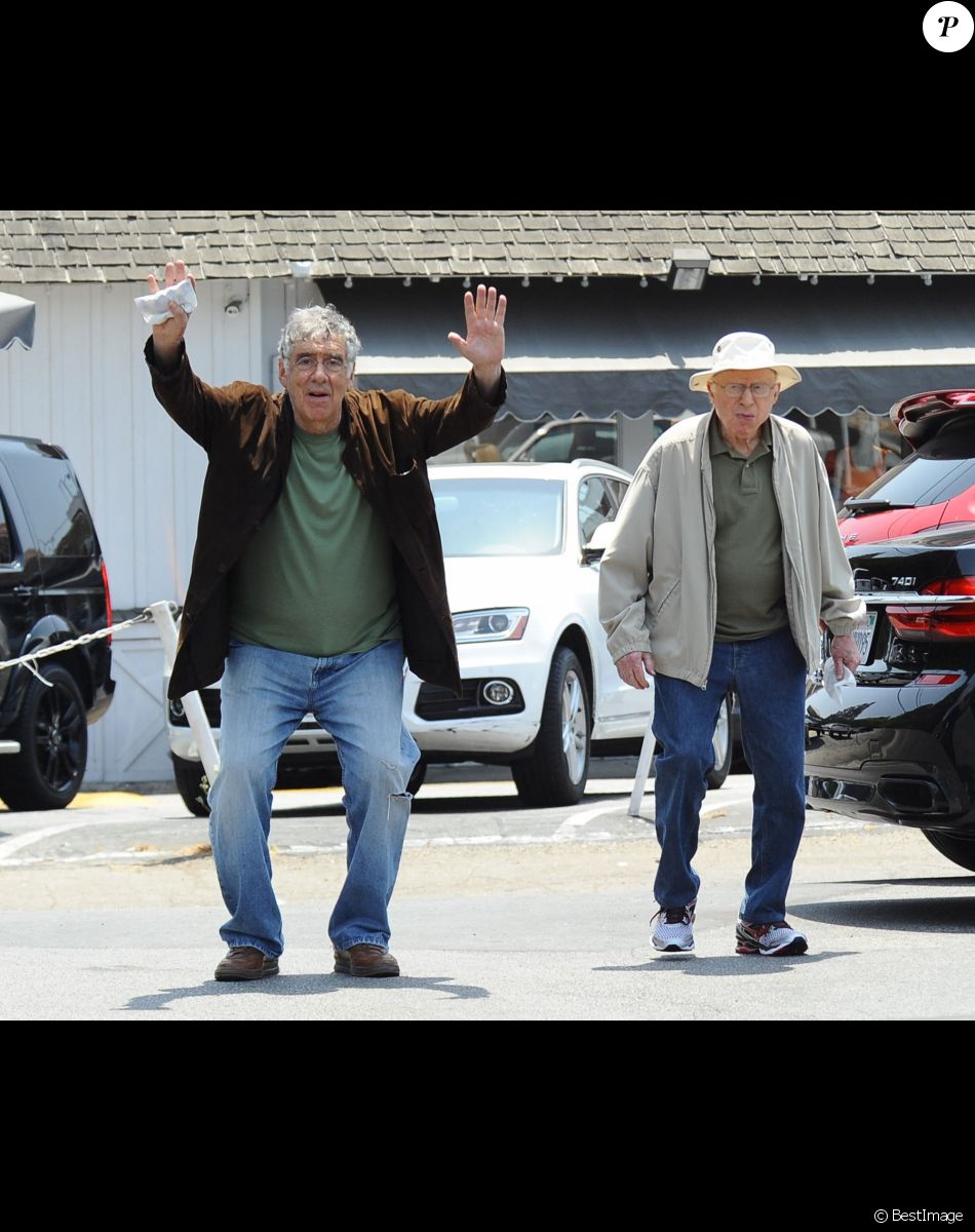 Exclusif - Norman Lloyd et Elliott Gould à Brentwood après avoir déjeuné ensemble le 1er août 2016.