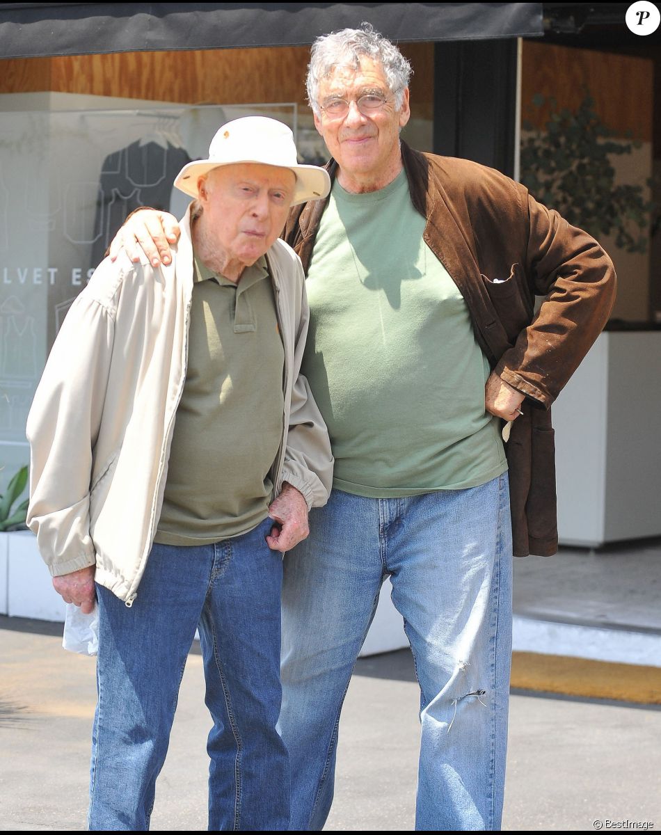 Exclusif - Norman Lloyd et Elliott Gould à Brentwood après avoir déjeuné ensemble le 1er août 2016.