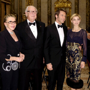 La princesse Marina de Savoie, le prince Victor-Emmanuel, le prince Emmanuel-Philibert de Savoie et son épouse la princesse Clotilde Courau à Milan en 2010.