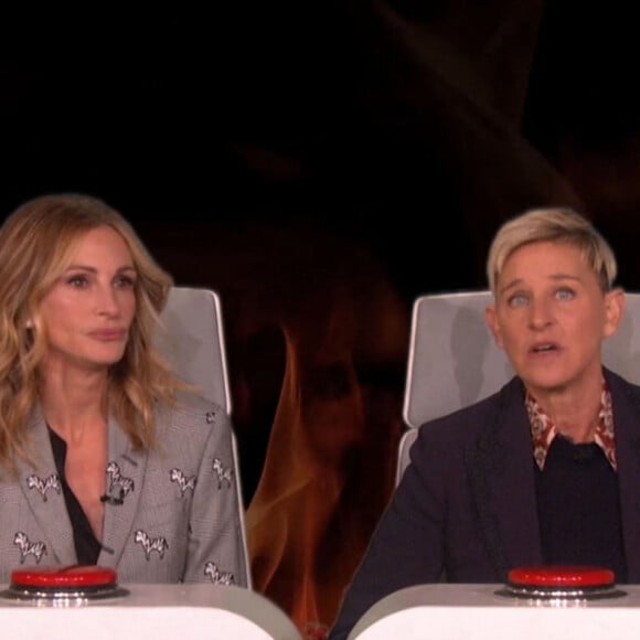 Julia Roberts passe un bon moment sur le plateau de l'émission de Ellen DeGeneres à Los Angeles, le 17 décembre 2019