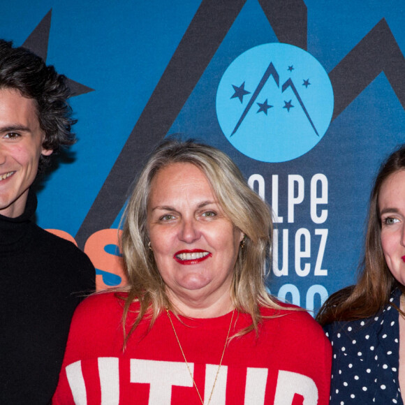 Valérie Damidot avec ses enfants Norman et Roxanne Damidot en photocall lors du 23ème festival international du film de comédie de l'Alpe d'Huez, le 18 janvier 2020. © Cyril Moreau/Bestimage