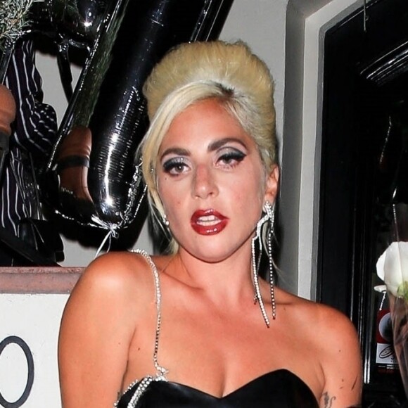 Lady Gaga quitte le restaurant AOC à West Hollywood, le 17 juillet 2019.